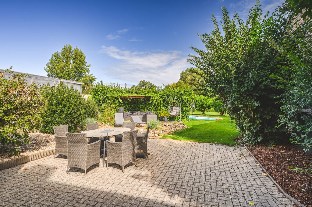 Immobilienangebot - Alsdorf - Wohnen - Überaus gepflegtes Zweifamilienhaus mit Apartment und tollem Grundstück
