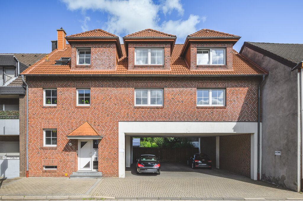 Immobilienangebot - Alsdorf - Wohnen - Überaus gepflegtes Zweifamilienhaus mit Apartment und tollem Grundstück