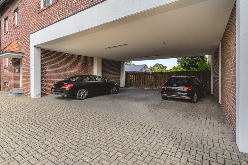 Immobilienangebot - Alsdorf - Wohnen - Überaus gepflegtes Zweifamilienhaus mit Apartment und tollem Grundstück