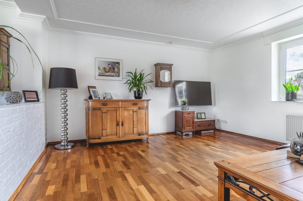 Immobilienangebot - Alsdorf - Wohnen - Überaus gepflegtes Zweifamilienhaus mit Apartment und tollem Grundstück