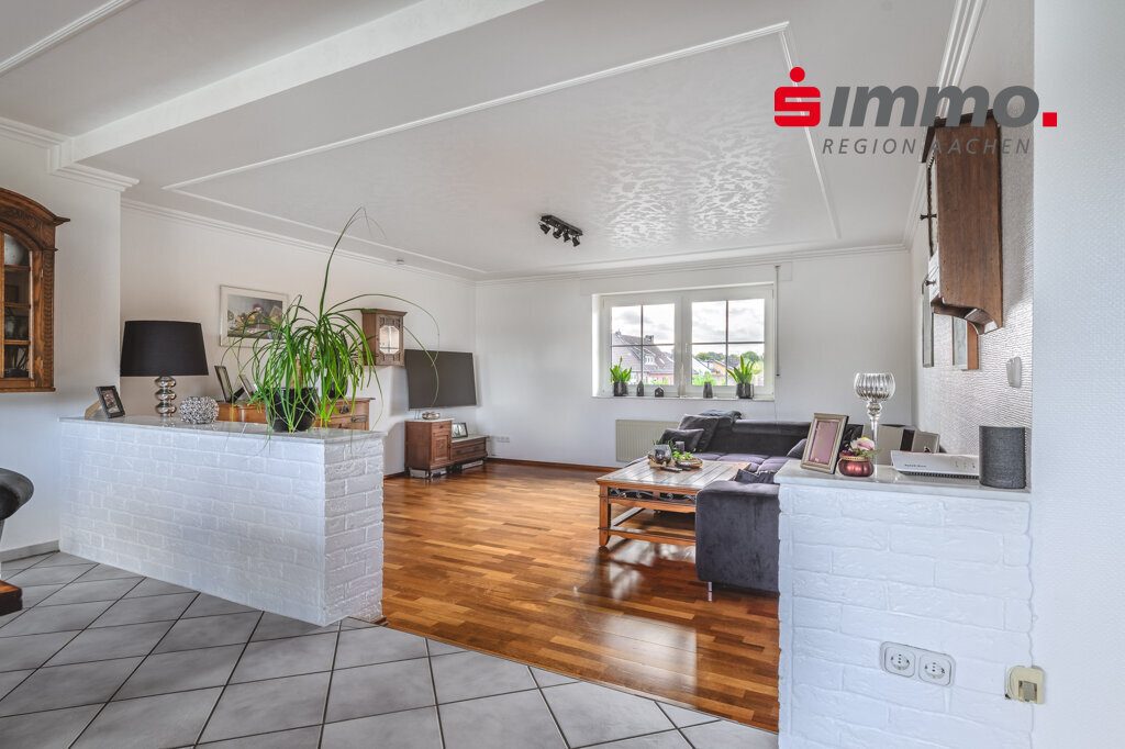 Immobilienangebot - Alsdorf - Wohnen - Überaus gepflegtes Zweifamilienhaus mit Apartment und tollem Grundstück