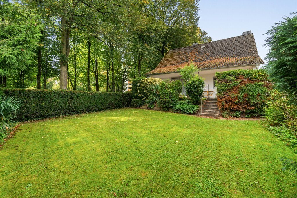Immobilienangebot - Aachen - Wohnen - Unmittelbar am Schlosspark Schönau gelegen! Sanierungsbedürftiges frei stehendes Einfamilienhaus