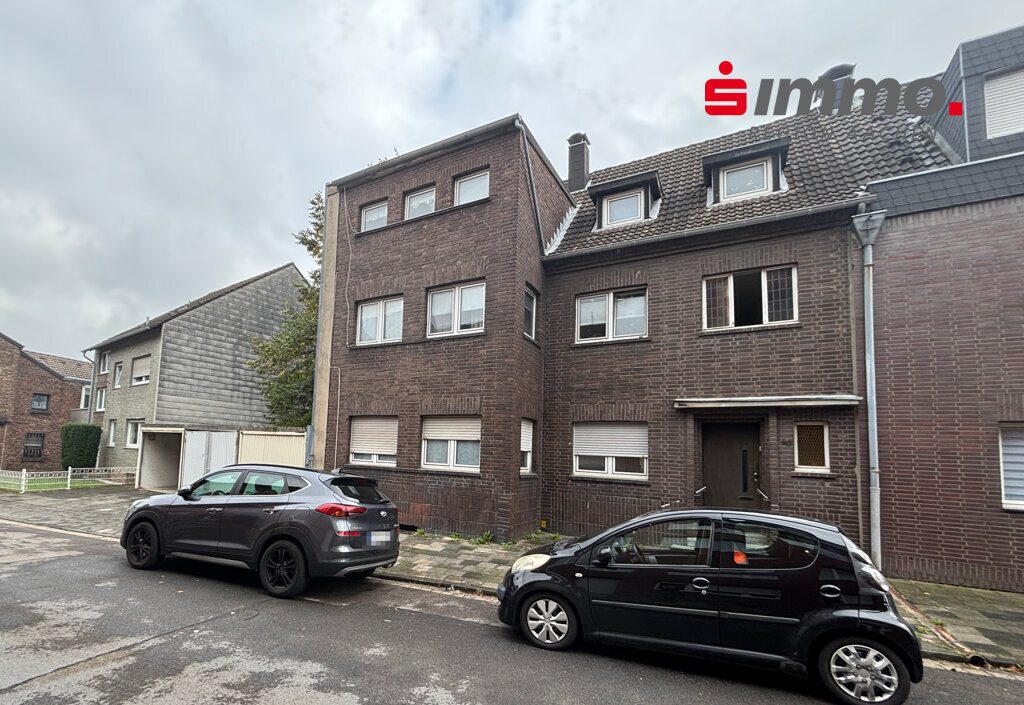 Immobilienangebot - Alsdorf - Renditehäuser - Dreifamilienhaus mit 3 Garagen auf großem Grundstück mit weiterem Baupotential in ruhiger Wohnlage