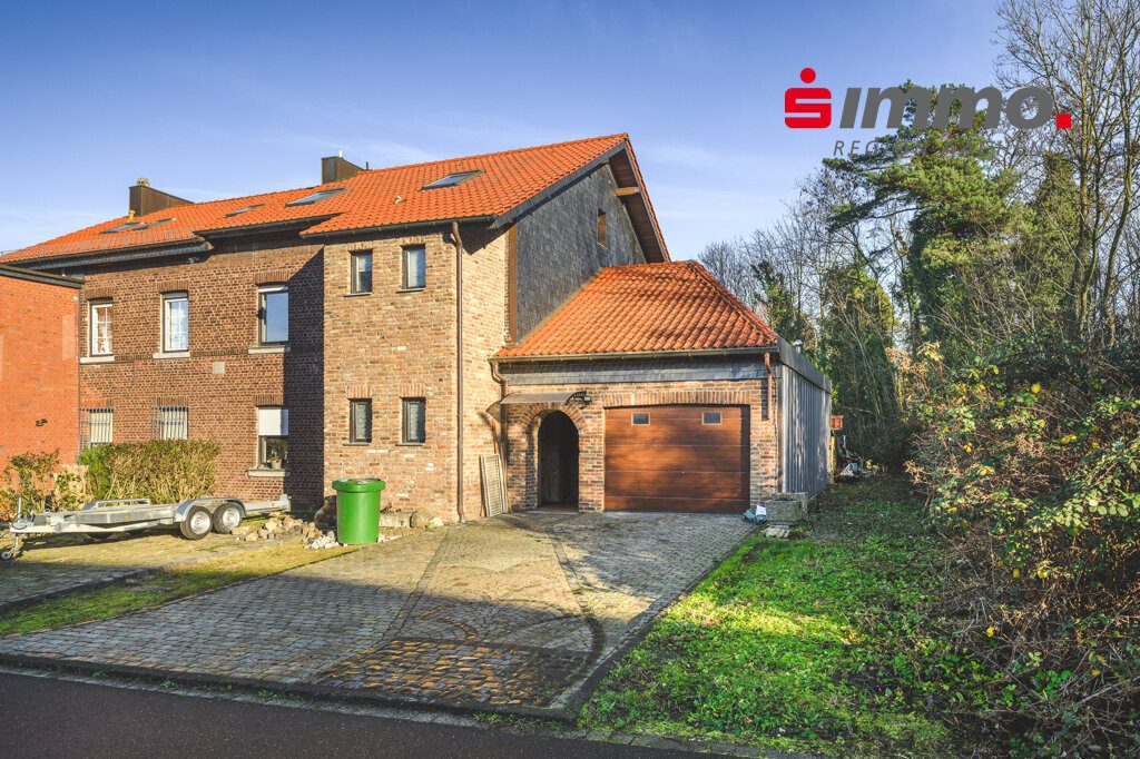 Immobilienangebot - Stolberg (Rhld.) - Wohnen - Denkmalgeschütztes Zwei­familien-Eckhaus in Stolberg-Münsterbusch mit großer Garage und flexibler Nutzung