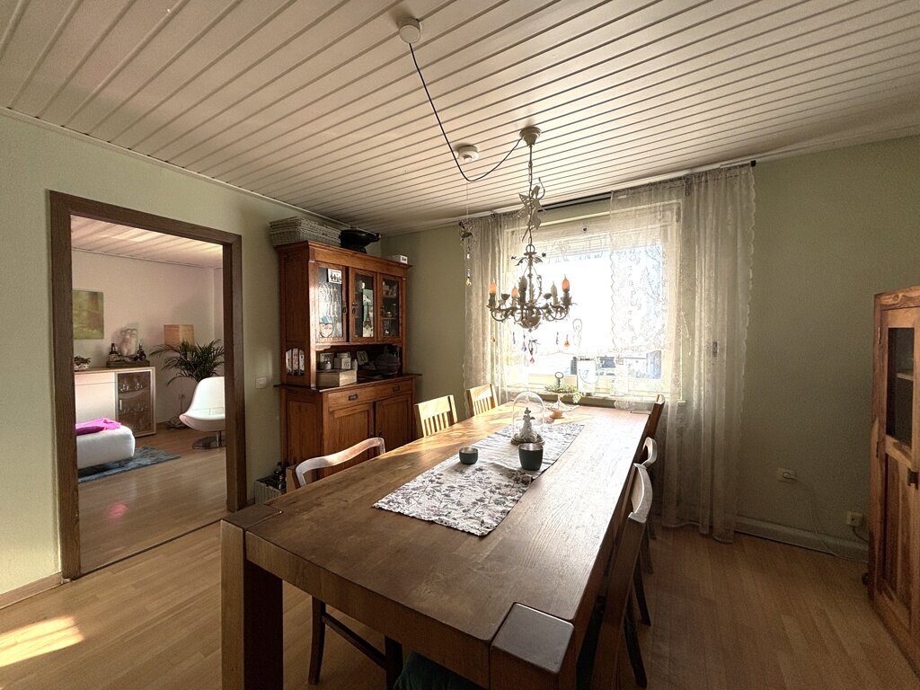 Immobilienangebot - Würselen - Wohnen - Broichweiden!
Bezugsfreies 2-Familienhaus mit Garage und traumhaftem Garten