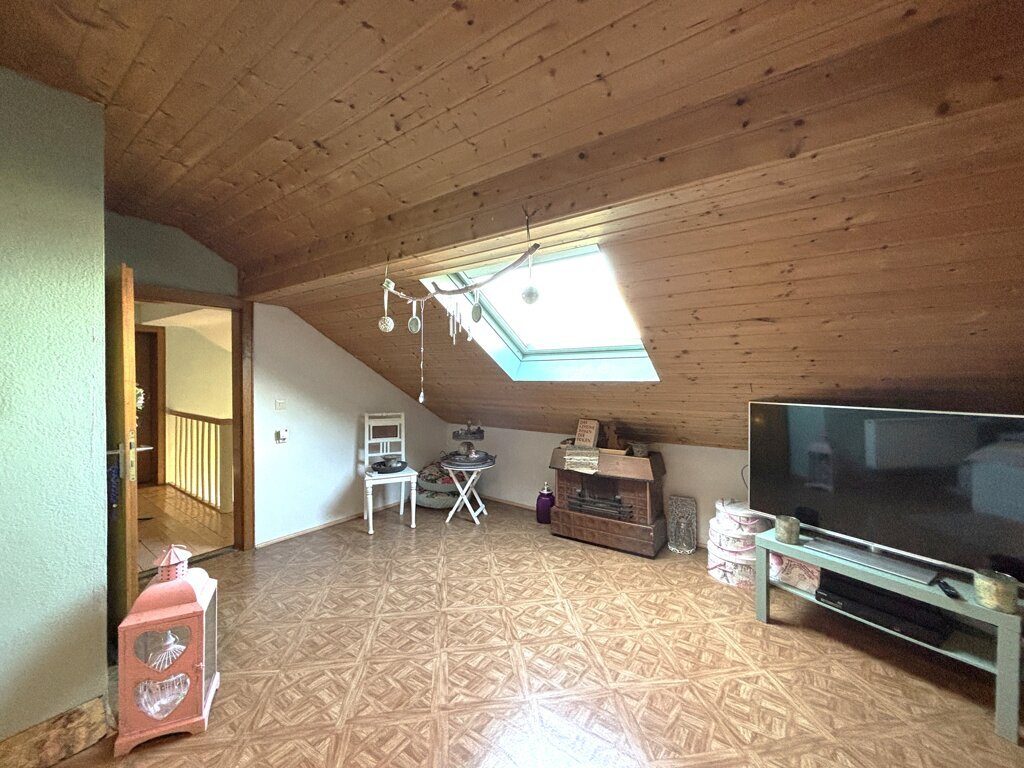 Immobilienangebot - Würselen - Wohnen - Broichweiden!
Bezugsfreies 2-Familienhaus mit Garage und traumhaftem Garten