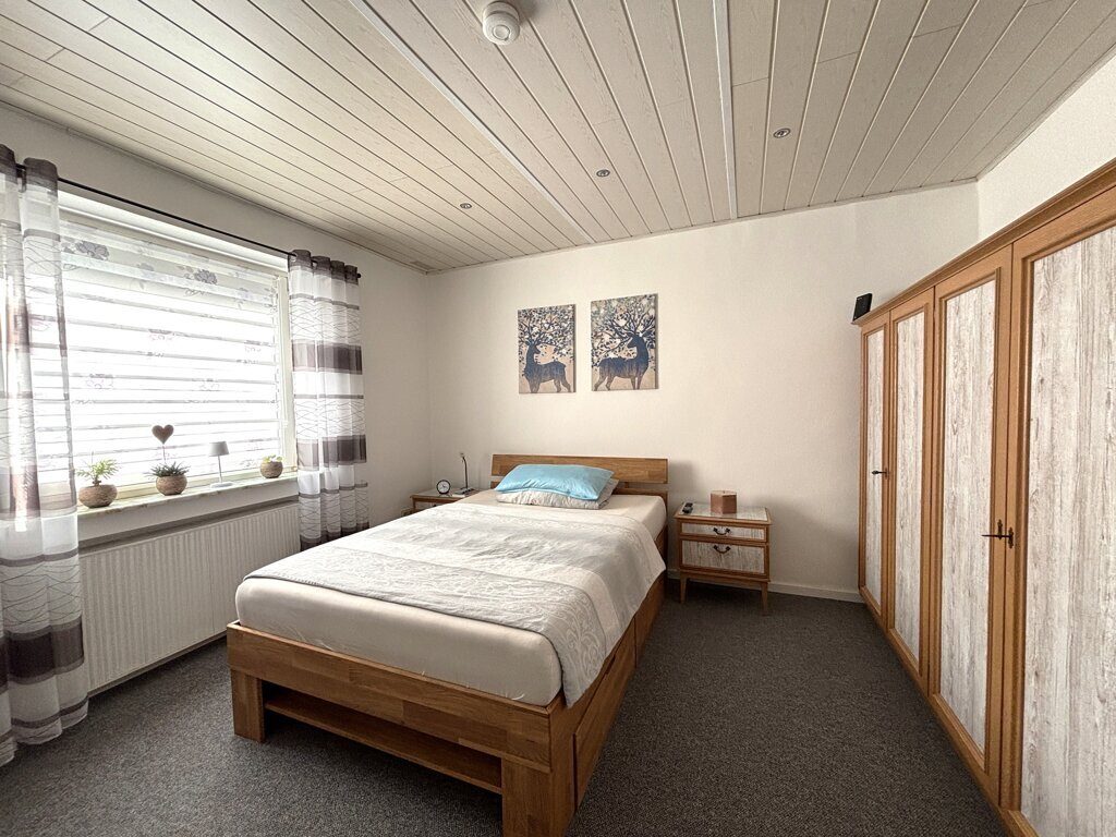 Immobilienangebot - Würselen - Wohnen - Broichweiden!
Bezugsfreies 2-Familienhaus mit Garage und traumhaftem Garten