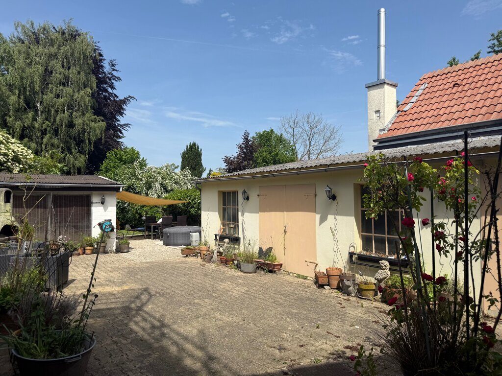 Immobilienangebot - Würselen - Wohnen - Broichweiden!
Bezugsfreies 2-Familienhaus mit Garage und traumhaftem Garten