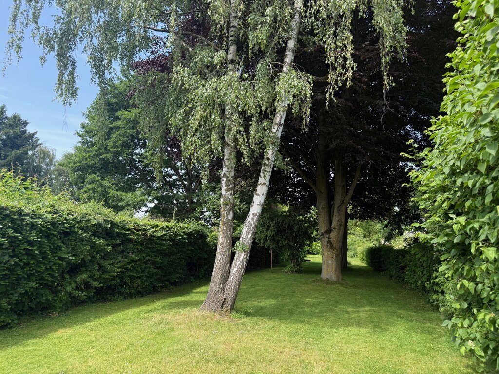 Immobilienangebot - Würselen - Wohnen - Broichweiden!
Bezugsfreies 2-Familienhaus mit Garage und traumhaftem Garten