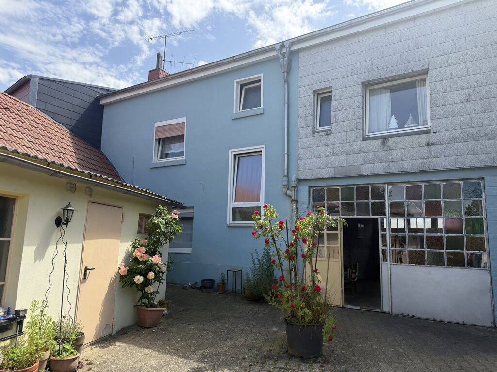 Immobilienangebot - Würselen - Wohnen - Broichweiden!
Bezugsfreies 2-Familienhaus mit Garage und traumhaftem Garten
