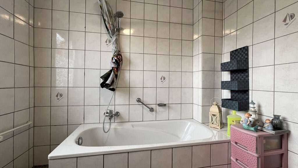 Immobilienangebot - Alsdorf - Wohnen - Sanierungsbedürftiges Einfamilienhaus
mit sonnigem Grundstück in ruhiger Lage