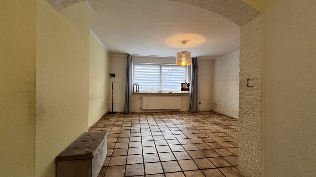 Immobilienangebot - Alsdorf - Wohnen - Sanierungsbedürftiges Einfamilienhaus
mit sonnigem Grundstück in ruhiger Lage