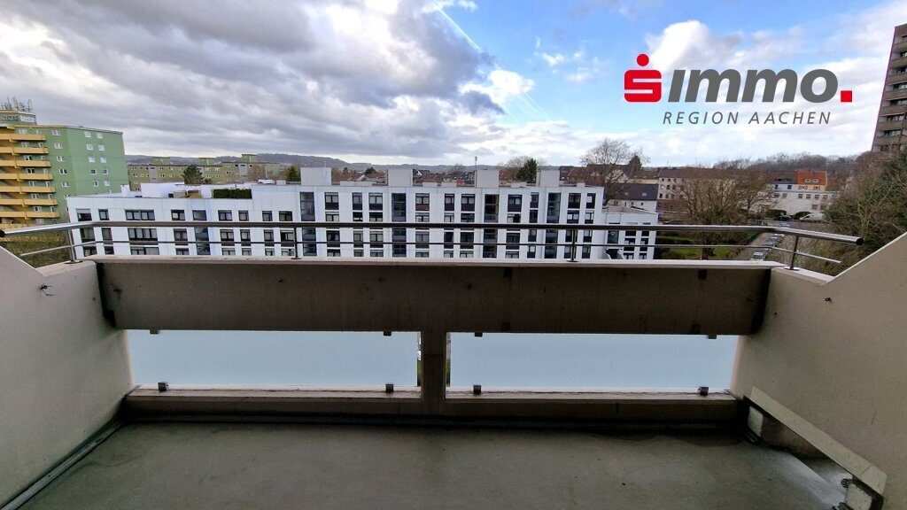 Immobilienangebot - Aachen - Wohnen - Bezugsfreies, frisch renoviertes Appartement mit großem Balkon in Haaren
