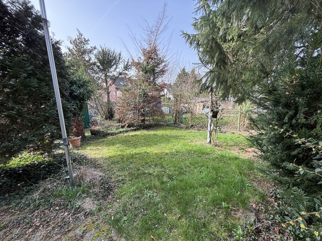 Immobilienangebot - Würselen - Wohnen - Modernisierungsbedürftiges Einfamilienhaus mit Garage und Sonnengrundstück im Herzen von Bardenberg