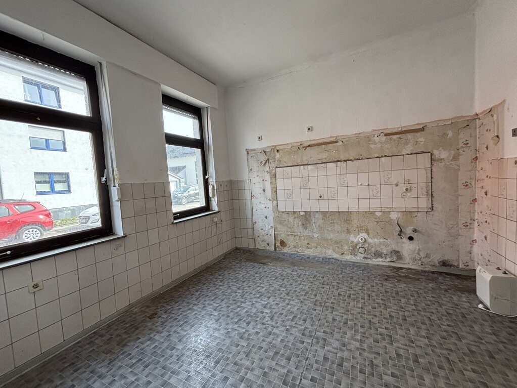 Immobilienangebot - Würselen - Wohnen - Modernisierungsbedürftiges Einfamilienhaus mit Garage und Sonnengrundstück im Herzen von Bardenberg