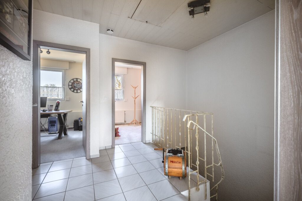 Immobilienangebot - Langerwehe - Wohnen - Charmantes Einfamilienhaus für die Familie
mit sonnigem Garten und Doppelgarage in ruhiger Lage