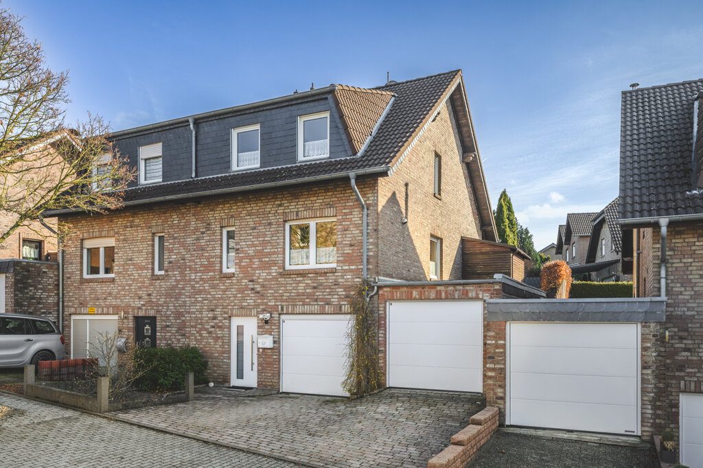 Immobilienangebot - Langerwehe - Wohnen - Charmantes Einfamilienhaus für die Familie
mit sonnigem Garten und Doppelgarage in ruhiger Lage