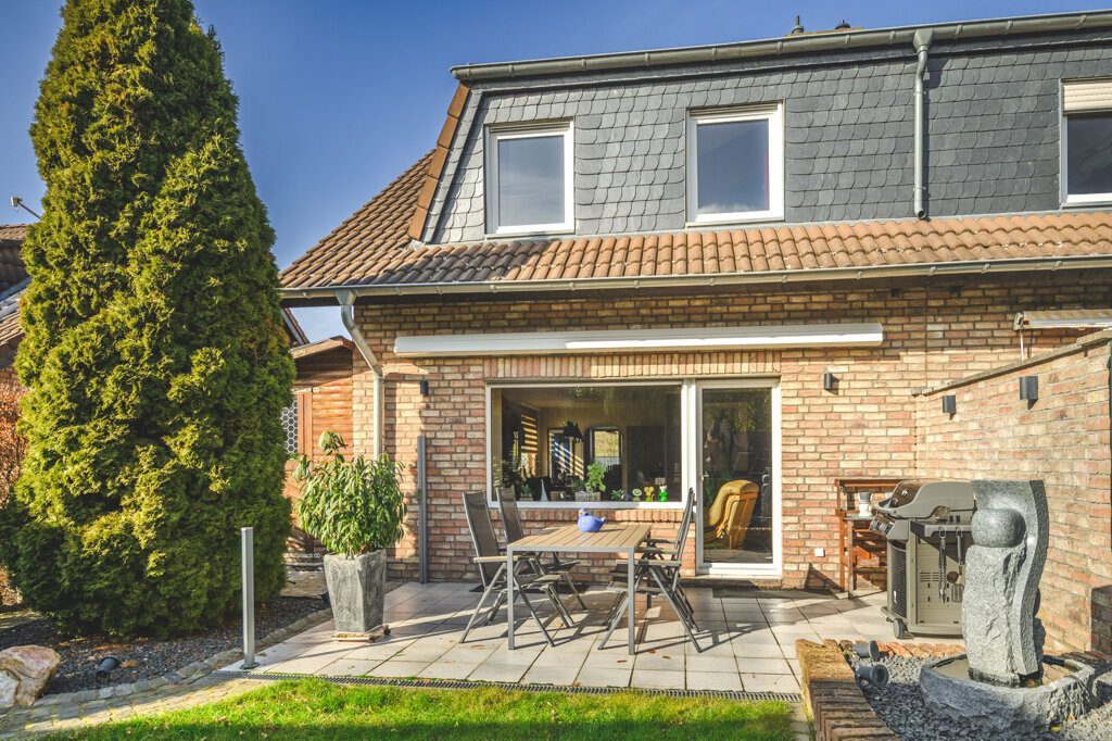 Immobilienangebot - Langerwehe - Wohnen - Charmantes Einfamilienhaus für die Familie
mit sonnigem Garten und Doppelgarage in ruhiger Lage