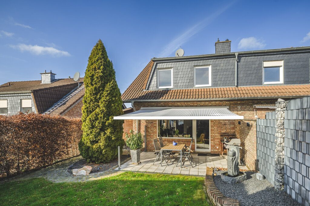 Immobilienangebot - Langerwehe - Wohnen - Charmantes Einfamilienhaus für die Familie
mit sonnigem Garten und Doppelgarage in ruhiger Lage