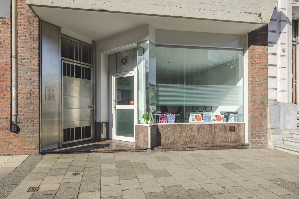 Immobilienangebot - Aachen - Renditehäuser - Innerstädtisches, modernisiertes Wohnhaus mit fünf bezugsfreien Wohnungen und zwei Gewerbeeinheiten