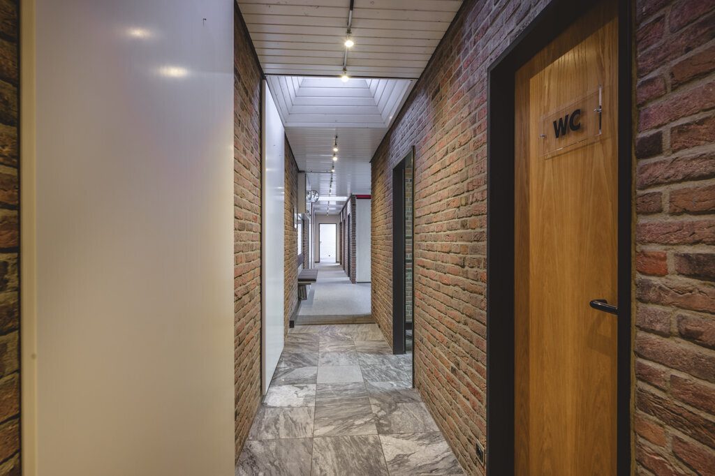 Immobilienangebot - Aachen - Renditehäuser - Innerstädtisches, modernisiertes Wohnhaus mit fünf bezugsfreien Wohnungen und zwei Gewerbeeinheiten