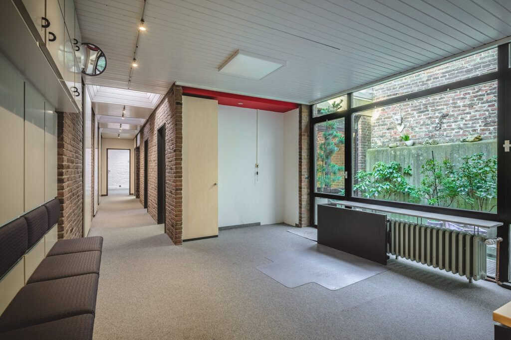 Immobilienangebot - Aachen - Renditehäuser - Innerstädtisches, modernisiertes Wohnhaus mit fünf bezugsfreien Wohnungen und zwei Gewerbeeinheiten