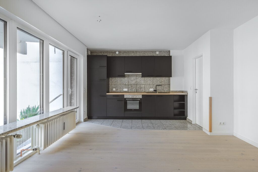 Immobilienangebot - Aachen - Renditehäuser - Innerstädtisches, modernisiertes Wohnhaus mit fünf bezugsfreien Wohnungen und zwei Gewerbeeinheiten