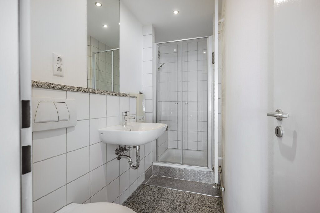 Immobilienangebot - Aachen - Renditehäuser - Innerstädtisches, modernisiertes Wohnhaus mit fünf bezugsfreien Wohnungen und zwei Gewerbeeinheiten