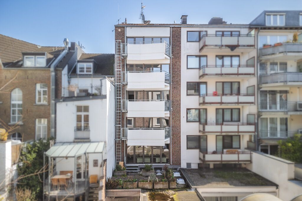 Immobilienangebot - Aachen - Renditehäuser - Innerstädtisches, modernisiertes Wohnhaus mit fünf bezugsfreien Wohnungen und zwei Gewerbeeinheiten