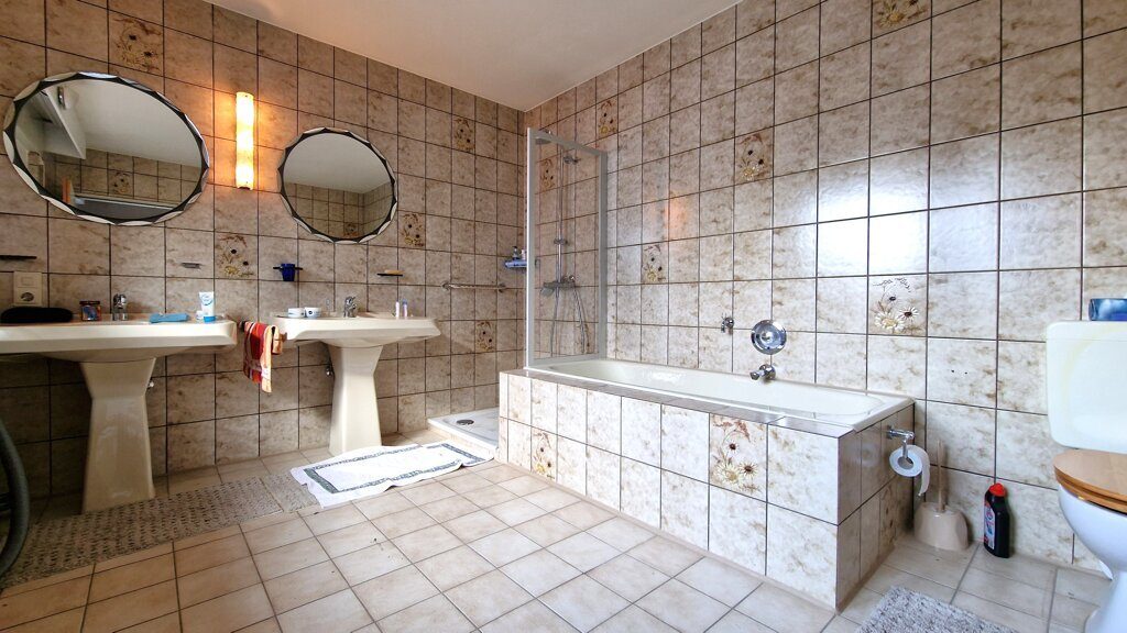 Immobilienangebot - Würselen - Wohnen - Zweifamilienhaus mit großem Grundstück 
in ruhiger Lage von Scherberg
