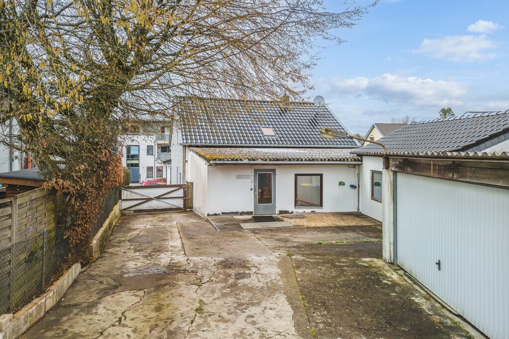 Rückansicht Immobilienangebot - Roetgen - Grundstücke - Großes Baugrundstück für ein Ein‑/oder Mehrfamilienhaus mit Altbestand in zentraler Lage