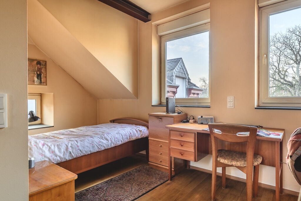 Immobilienangebot - Stolberg - Renditehäuser - Gepflegtes und saniertes Vierfamilienhaus mit großer Einheit zur Eigennutzung im Herzen von Stolberg