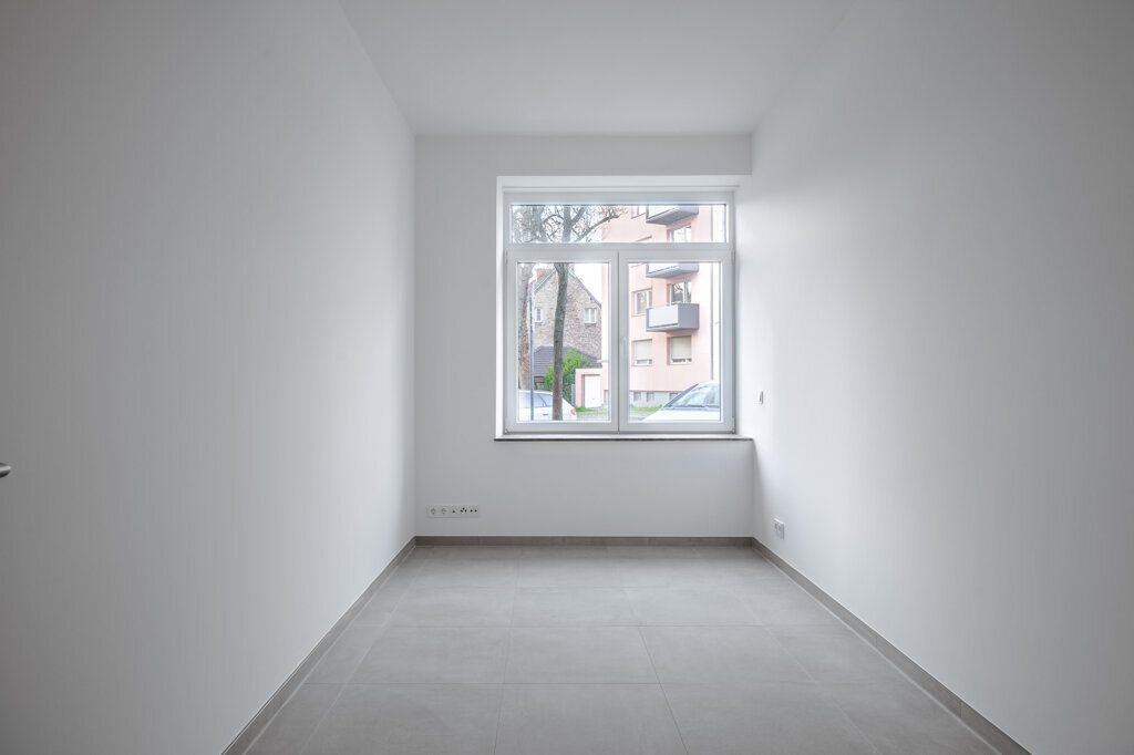 Immobilienangebot - Stolberg - Renditehäuser - Gepflegtes und saniertes Vierfamilienhaus mit großer Einheit zur Eigennutzung im Herzen von Stolberg