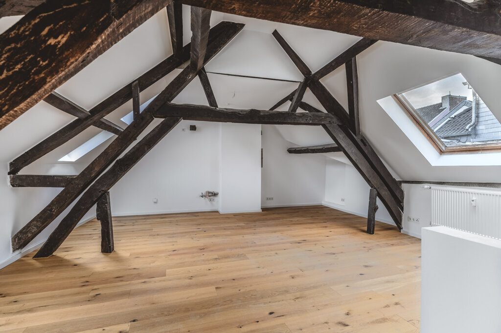 Immobilienangebot - Stolberg - Renditehäuser - Gepflegtes und saniertes Vierfamilienhaus mit großer Einheit zur Eigennutzung im Herzen von Stolberg
