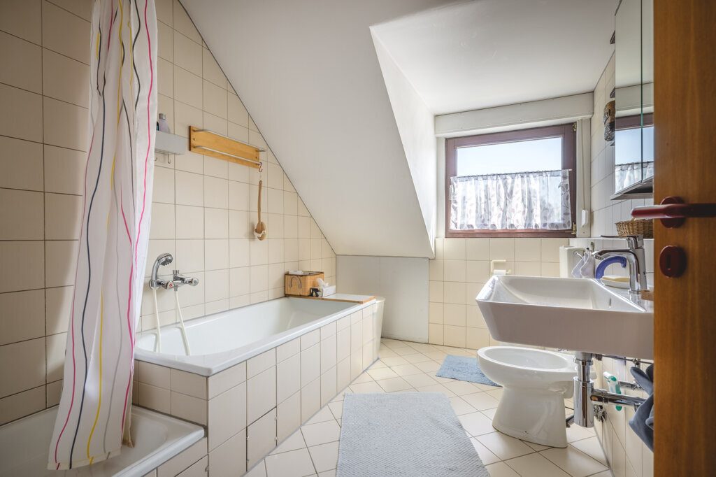 Immobilienangebot - Herzogenrath - Wohnen - Gepflegte Doppelhaushälfte in bevorzugter Wohnlage am Rande der Innenstadt