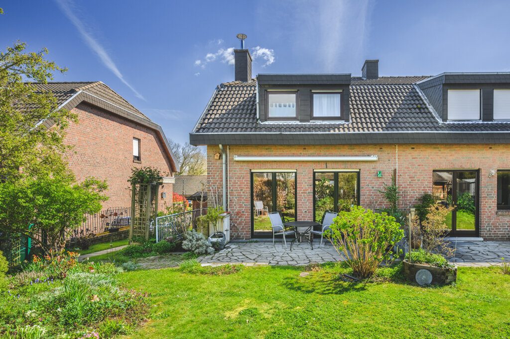 Immobilienangebot - Herzogenrath - Wohnen - Gepflegte Doppelhaushälfte in bevorzugter Wohnlage am Rande der Innenstadt