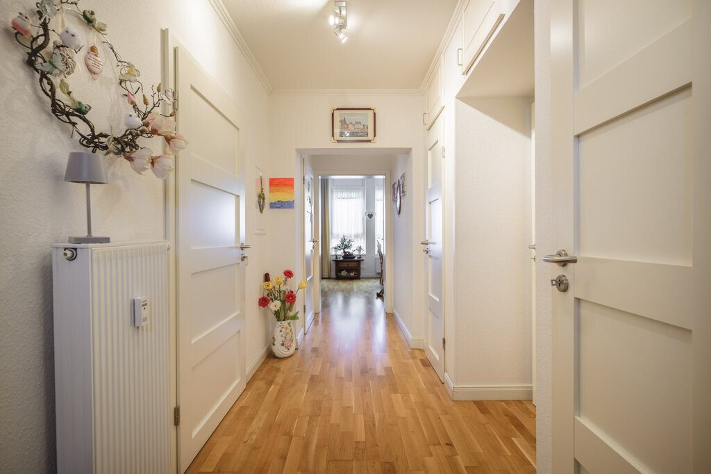 Immobilienangebot - Herzogenrath - Renditehäuser - Modernisiertes Niedrigenergiehaus mit 11 Parteien, Garagen und Stellplätzen im Herzen von Kohlscheid