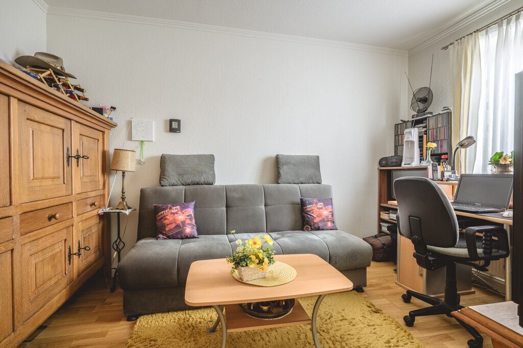 Immobilienangebot - Herzogenrath - Renditehäuser - Modernisiertes Niedrigenergiehaus mit 11 Parteien, Garagen und Stellplätzen im Herzen von Kohlscheid