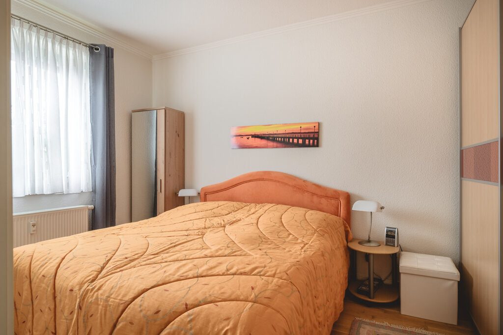 Immobilienangebot - Herzogenrath - Renditehäuser - Modernisiertes Niedrigenergiehaus mit 11 Parteien, Garagen und Stellplätzen im Herzen von Kohlscheid