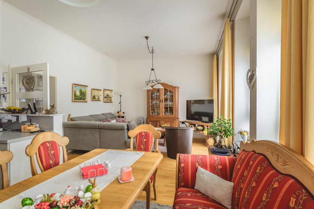 Immobilienangebot - Herzogenrath - Renditehäuser - Modernisiertes Niedrigenergiehaus mit 11 Parteien, Garagen und Stellplätzen im Herzen von Kohlscheid