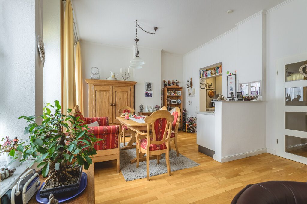 Immobilienangebot - Herzogenrath - Renditehäuser - Modernisiertes Niedrigenergiehaus mit 11 Parteien, Garagen und Stellplätzen im Herzen von Kohlscheid