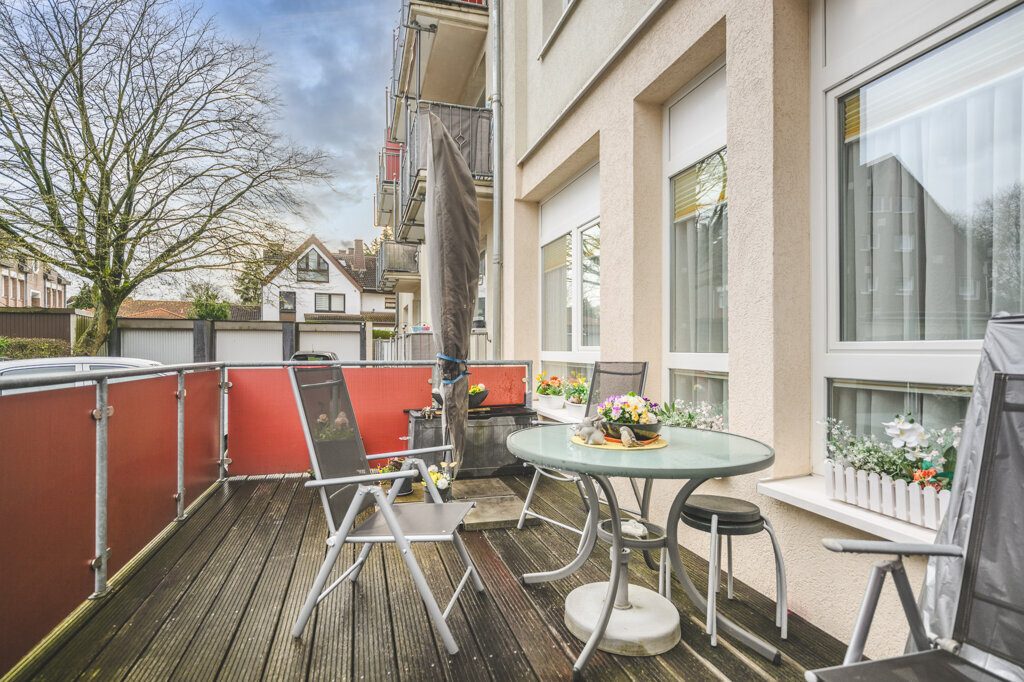 Immobilienangebot - Herzogenrath - Renditehäuser - Modernisiertes Niedrigenergiehaus mit 11 Parteien, Garagen und Stellplätzen im Herzen von Kohlscheid