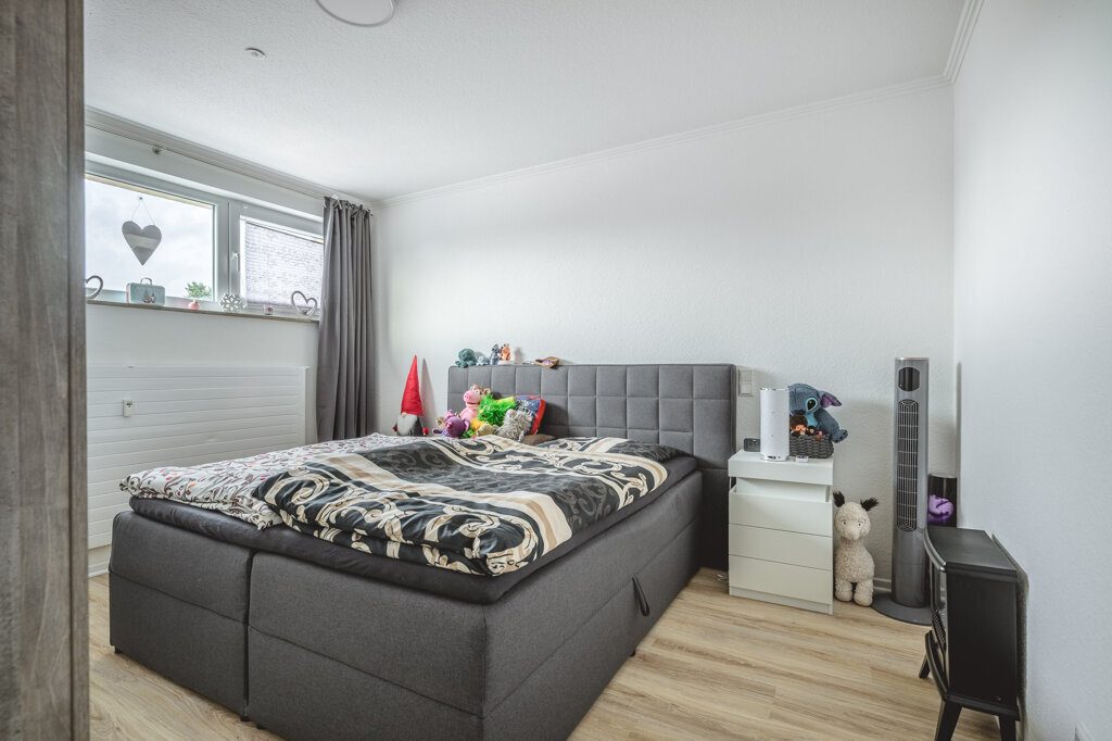 Immobilienangebot - Herzogenrath - Renditehäuser - Modernisiertes Niedrigenergiehaus mit 11 Parteien, Garagen und Stellplätzen im Herzen von Kohlscheid