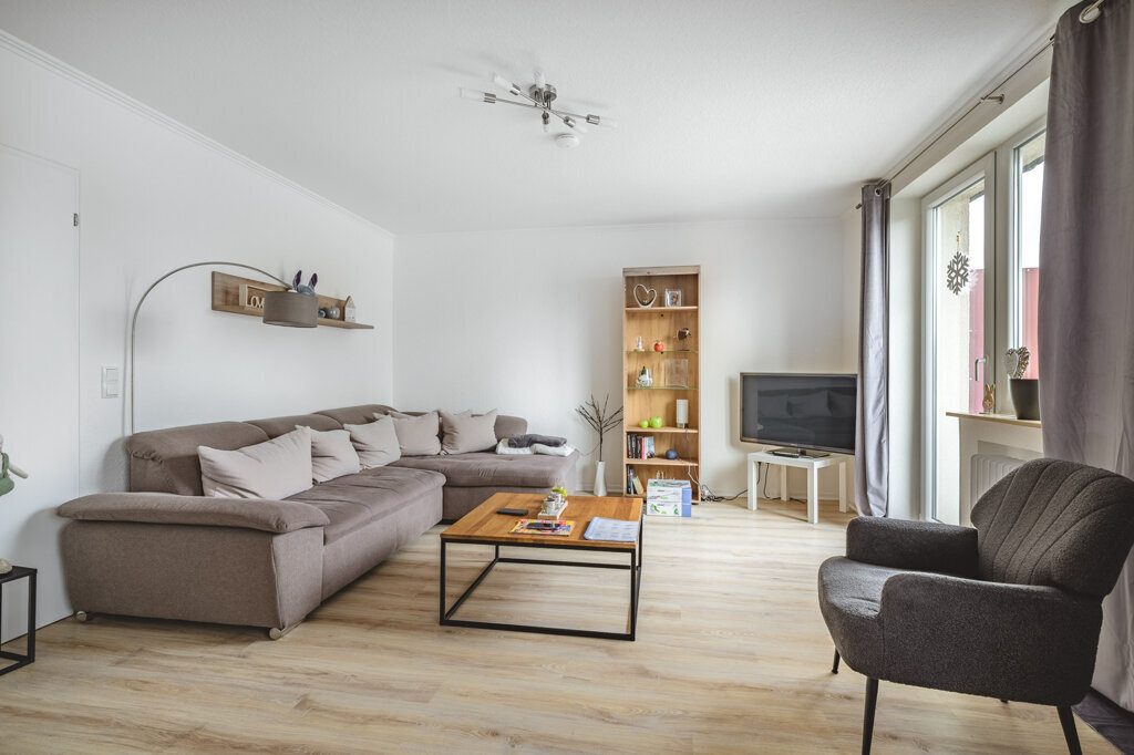 Immobilienangebot - Herzogenrath - Renditehäuser - Modernisiertes Niedrigenergiehaus mit 11 Parteien, Garagen und Stellplätzen im Herzen von Kohlscheid