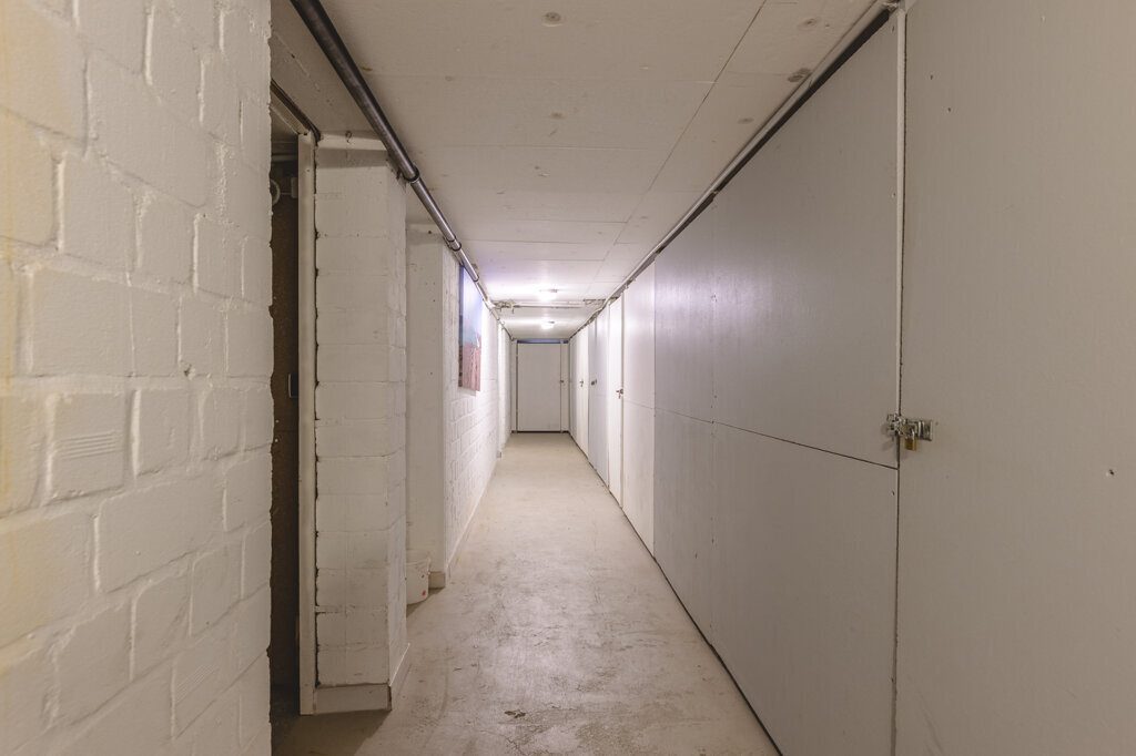Immobilienangebot - Herzogenrath - Renditehäuser - Modernisiertes Niedrigenergiehaus mit 11 Parteien, Garagen und Stellplätzen im Herzen von Kohlscheid