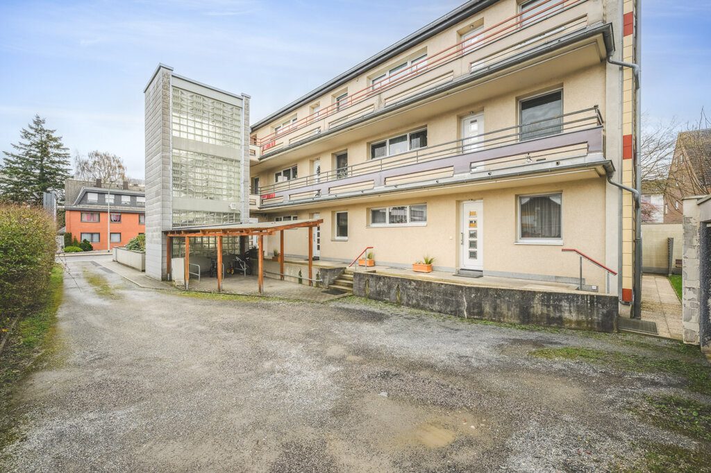 Immobilienangebot - Herzogenrath - Renditehäuser - Modernisiertes Niedrigenergiehaus mit 11 Parteien, Garagen und Stellplätzen im Herzen von Kohlscheid