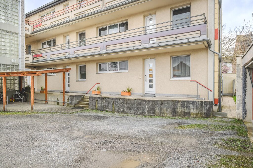 Immobilienangebot - Herzogenrath - Renditehäuser - Modernisiertes Niedrigenergiehaus mit 11 Parteien, Garagen und Stellplätzen im Herzen von Kohlscheid