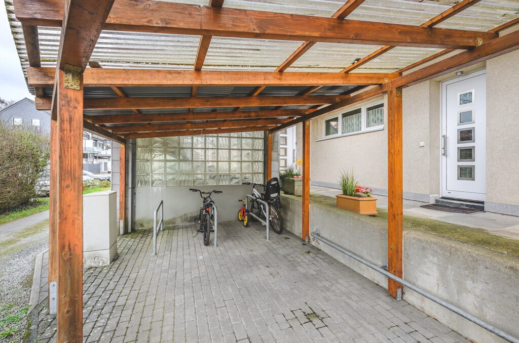 Immobilienangebot - Herzogenrath - Renditehäuser - Modernisiertes Niedrigenergiehaus mit 11 Parteien, Garagen und Stellplätzen im Herzen von Kohlscheid