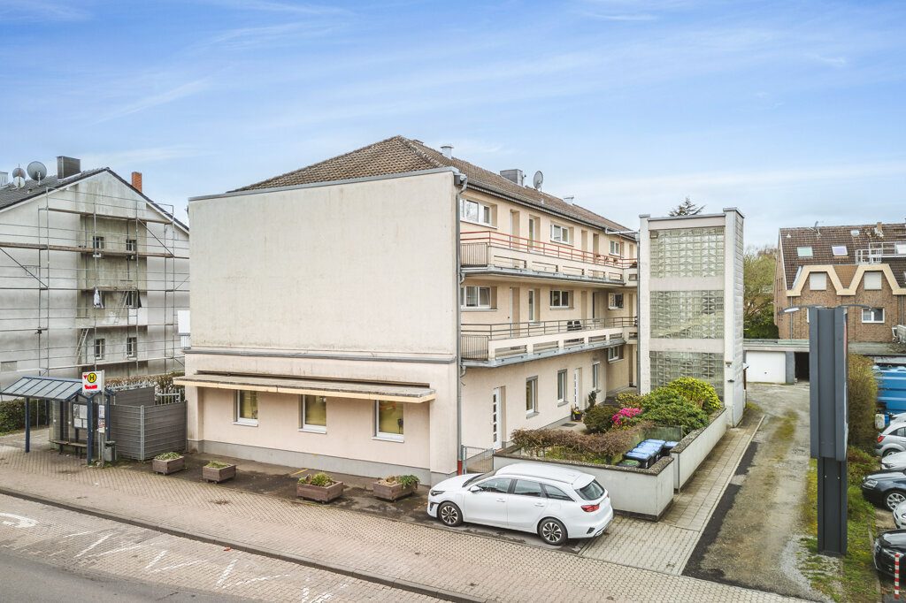 Immobilienangebot - Herzogenrath - Renditehäuser - Modernisiertes Niedrigenergiehaus mit 11 Parteien, Garagen und Stellplätzen im Herzen von Kohlscheid