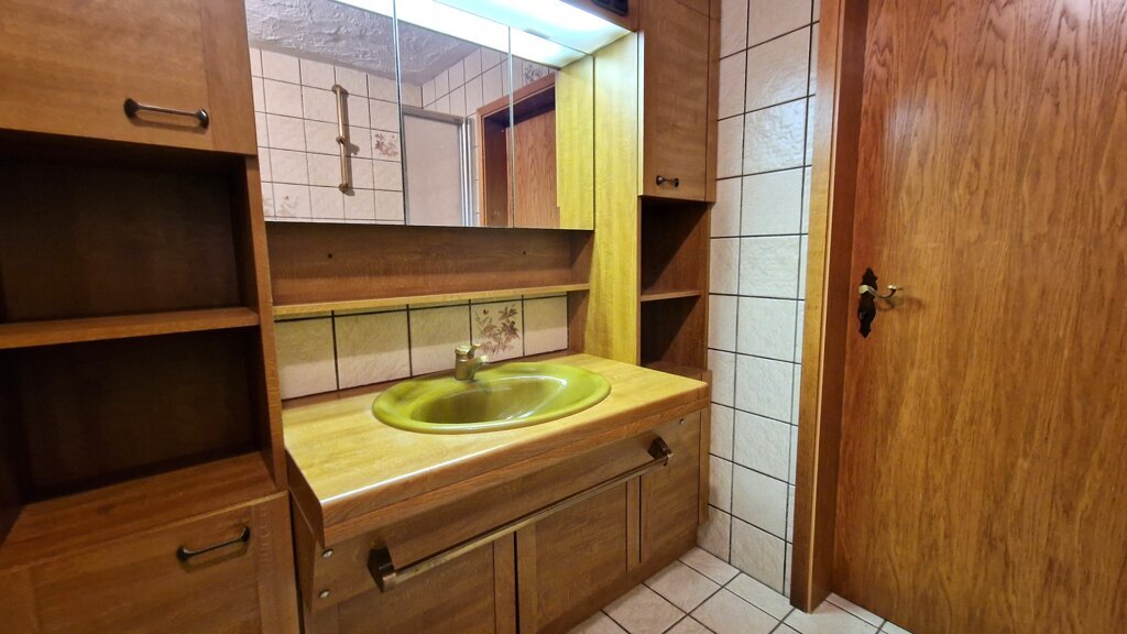 Immobilienangebot - Aachen - Wohnen - Oberforstbach!
Freistehendes Zweifamilienhaus mit großer Garage und pflegeleichtem Grundstück